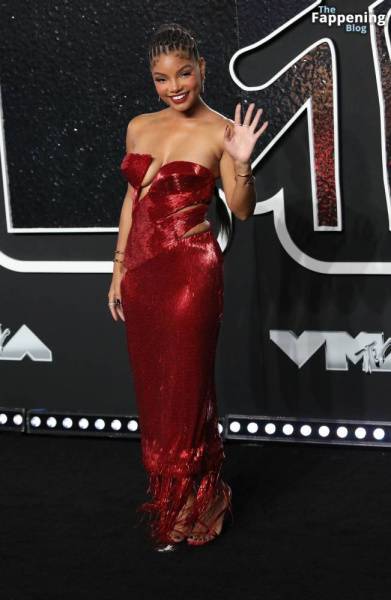 Halle Bailey Shows Off Her Assets at the VMAs (84 Photos) on realgirlsweb.com